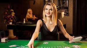 Meja roulette dengan kamera multi-sudut dan taruhan real-time Roulette langsung di studio latoto888